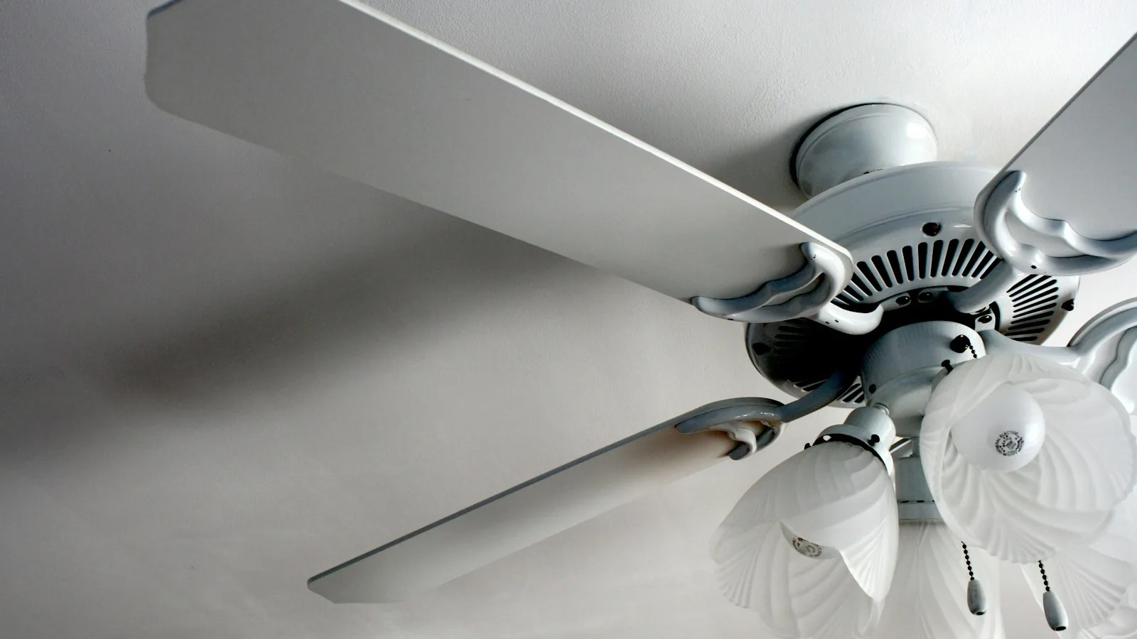 Como limpar ventilador sem espalhar poeira pela casa