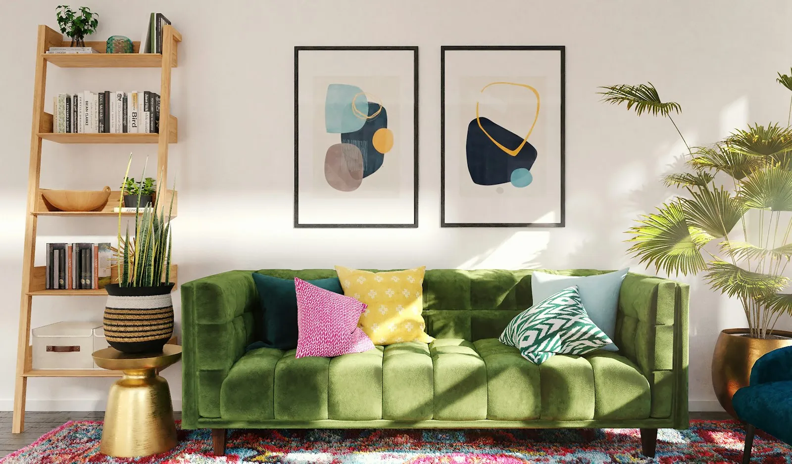 Sala pequena com sofá verde, quadros e estante