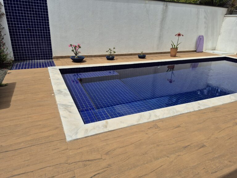 Piscina da casa de Orlando Silva, editor do Casa Tropical Brasil
